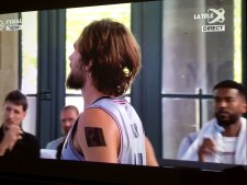 A gauche: Nikolaj Maksic, blessé était à Zürich pour supporter son équipe !